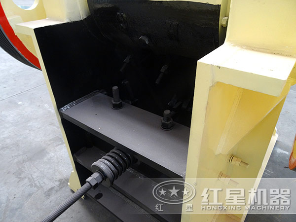 颚式破碎机内部展示